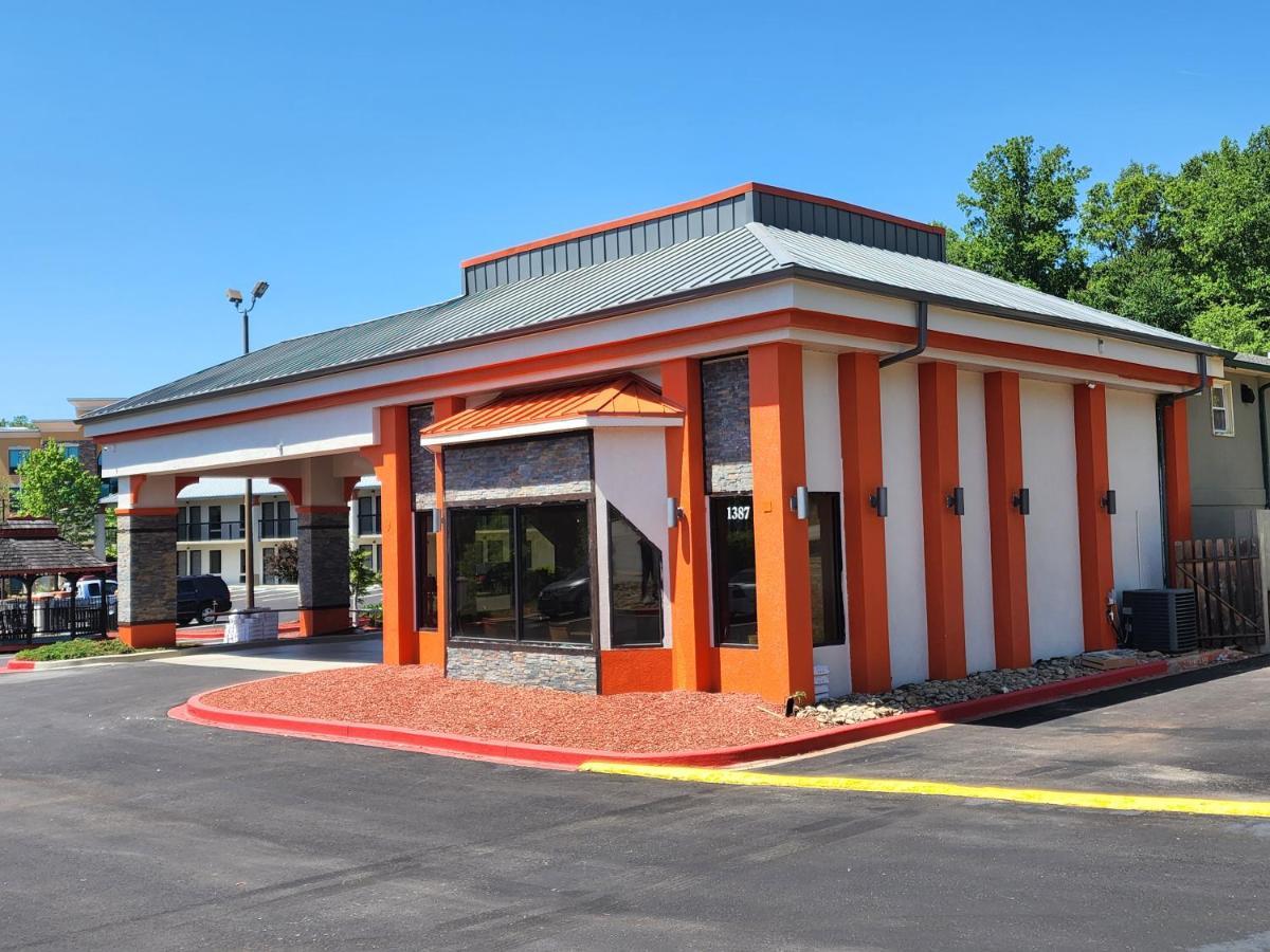 Days Inn By Wyndham Clemson Zewnętrze zdjęcie