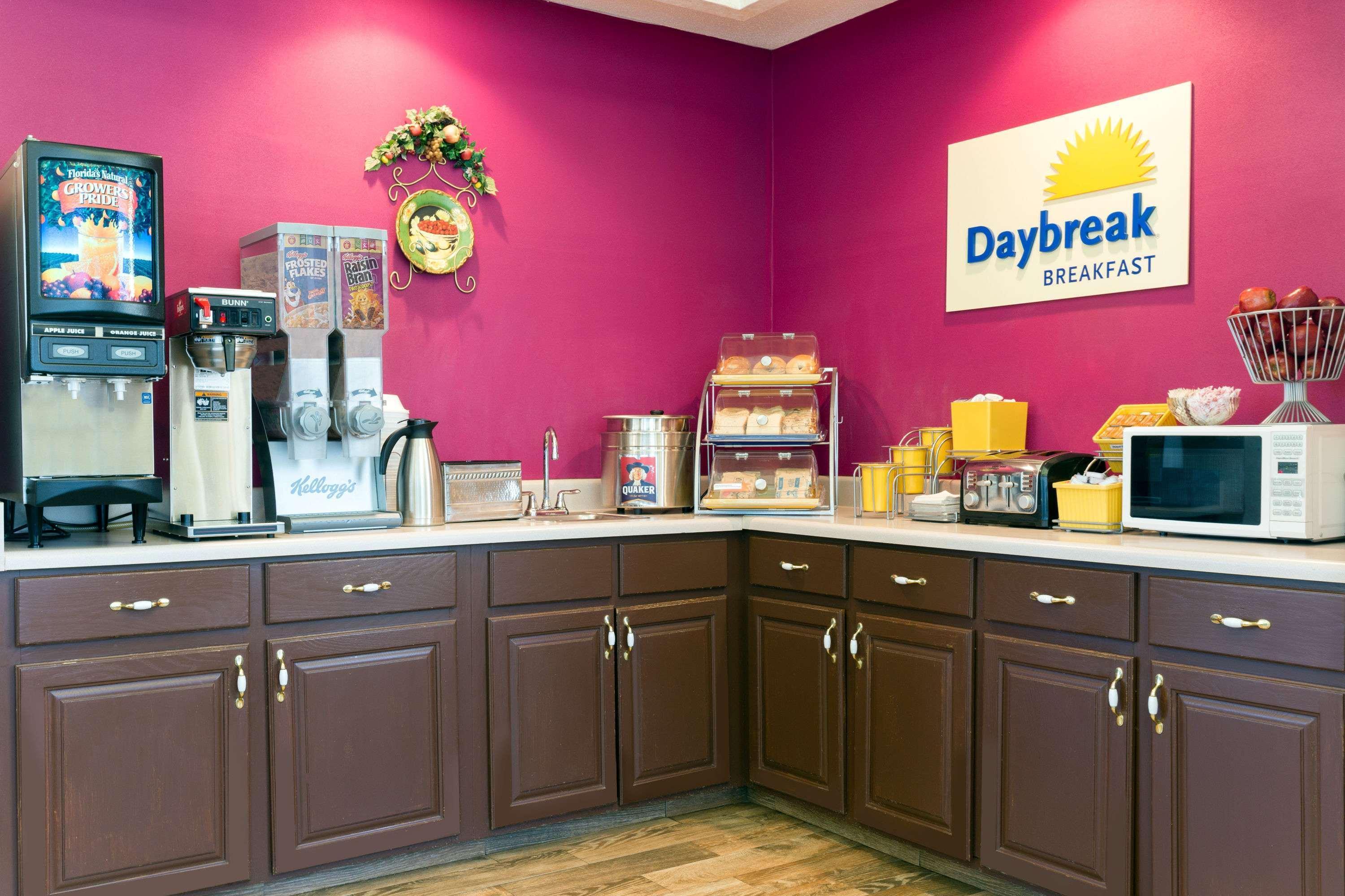 Days Inn By Wyndham Clemson Zewnętrze zdjęcie