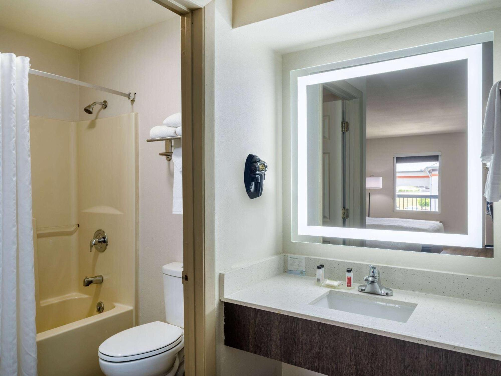 Days Inn By Wyndham Clemson Zewnętrze zdjęcie